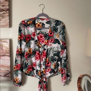 A floral shirt very beautiful 🤩